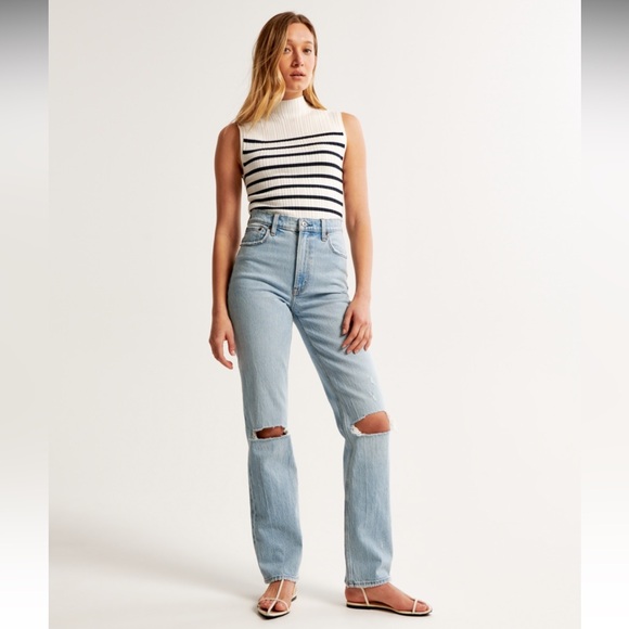 Abercrombie & Fitch Ultra High Rise 90’s Straight Jeans - Picture 1 of 6